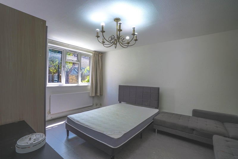 3 Stunning Double Bedroom Located in E6