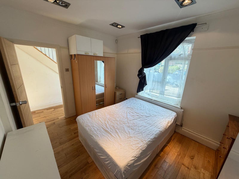3 Spacious Bedroom Located in Kidbrooke SE3