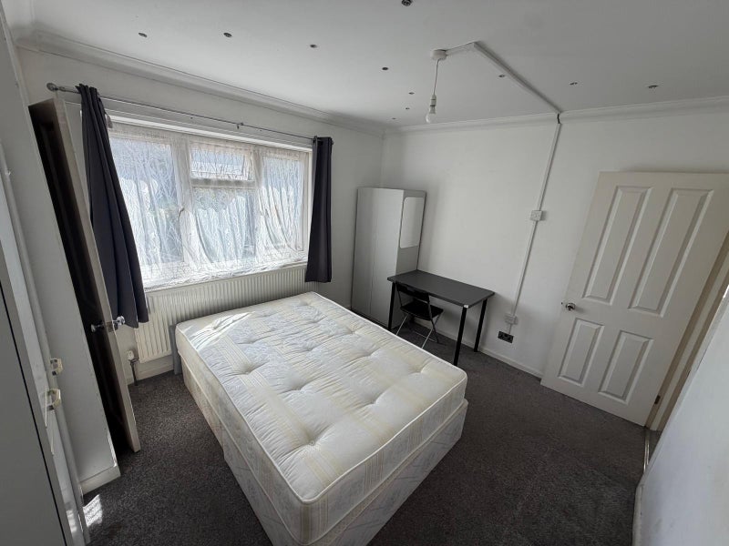 3 Spacious Bedroom Located in Kidbrooke SE3