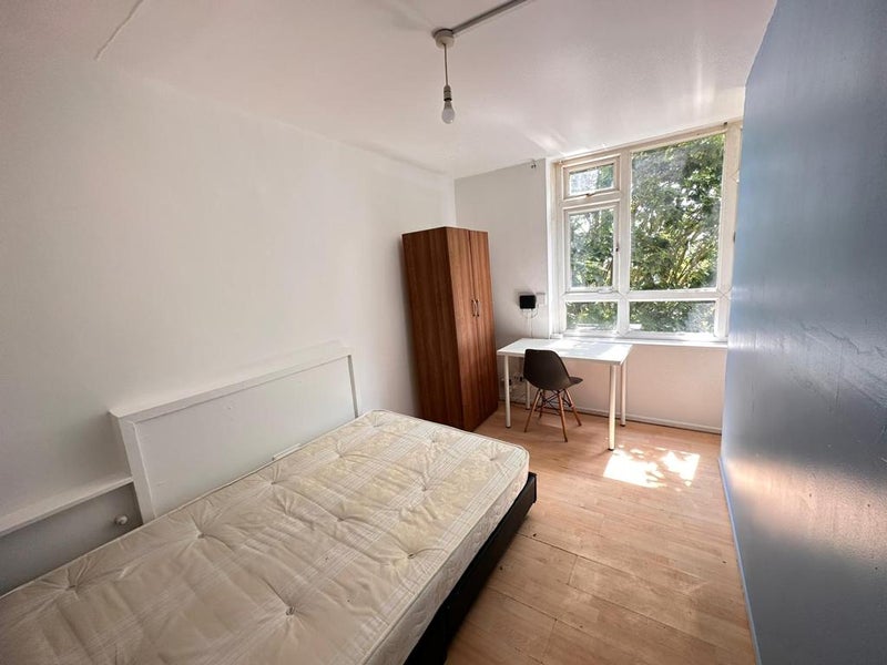 Double Bedroom Located in Mile End E1