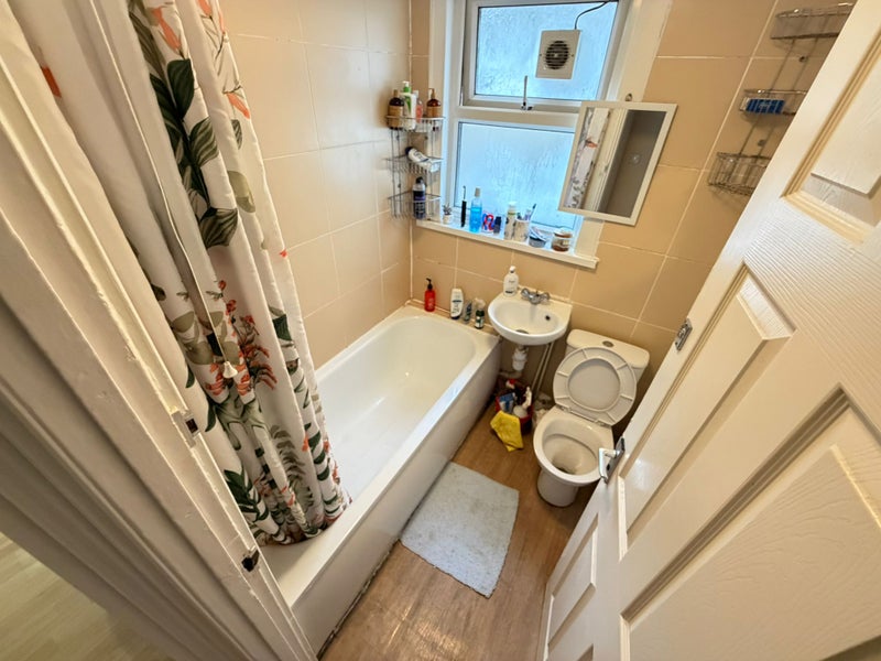 Double Bedroom Located in E15