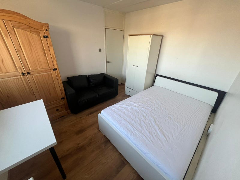 2 Spacious Double Bedroom Located in Whitechapel