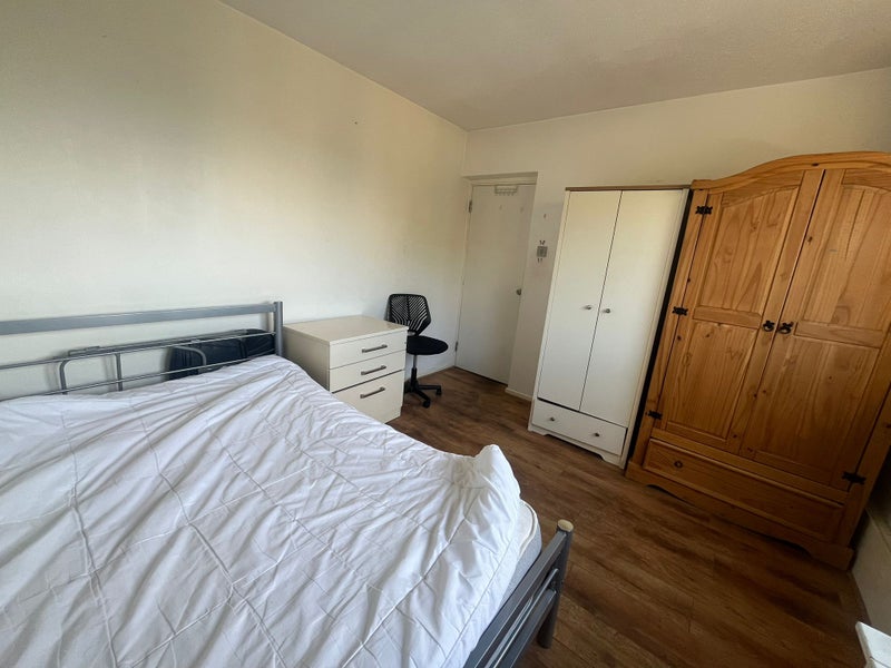2 Spacious Double Bedroom Located in Whitechapel