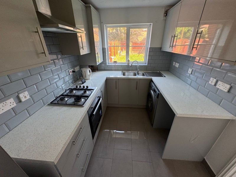 Modern Double Bedroom Located in Barking IG11