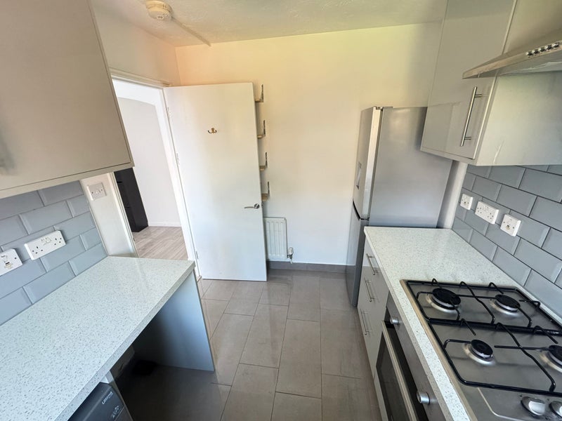 Modern Double Bedroom Located in Barking IG11