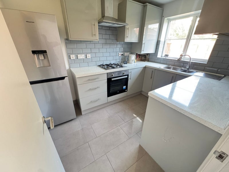 Modern Double Bedroom Located in Barking IG11
