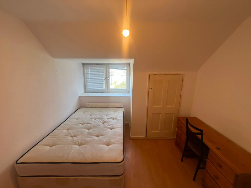 Spacious Double Bedroom Located in Whitechapel E1