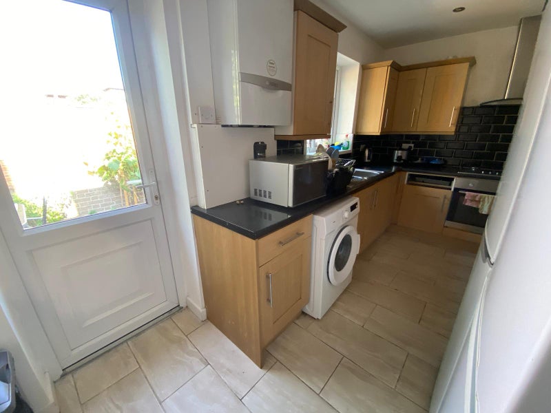 Spacious Double Bedroom Located in Whitechapel E1