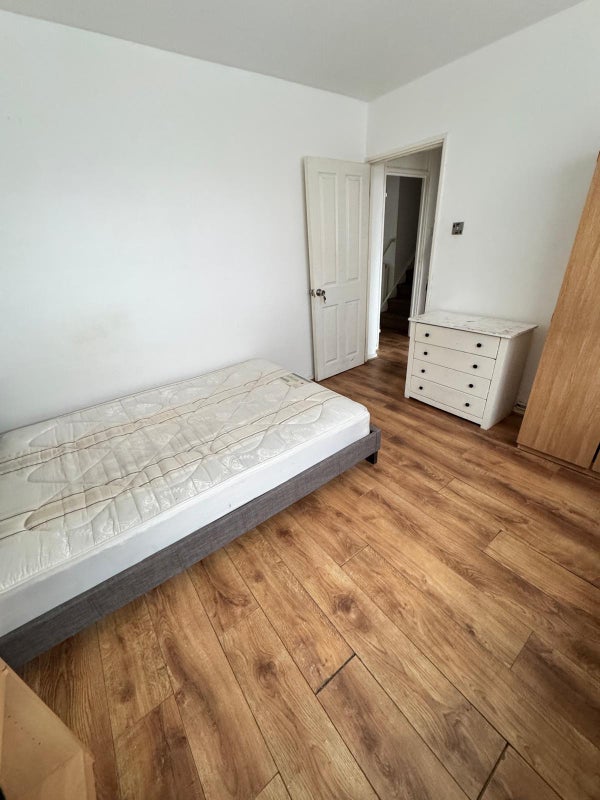 Lovely Double Bedroom in Whitechapel E1