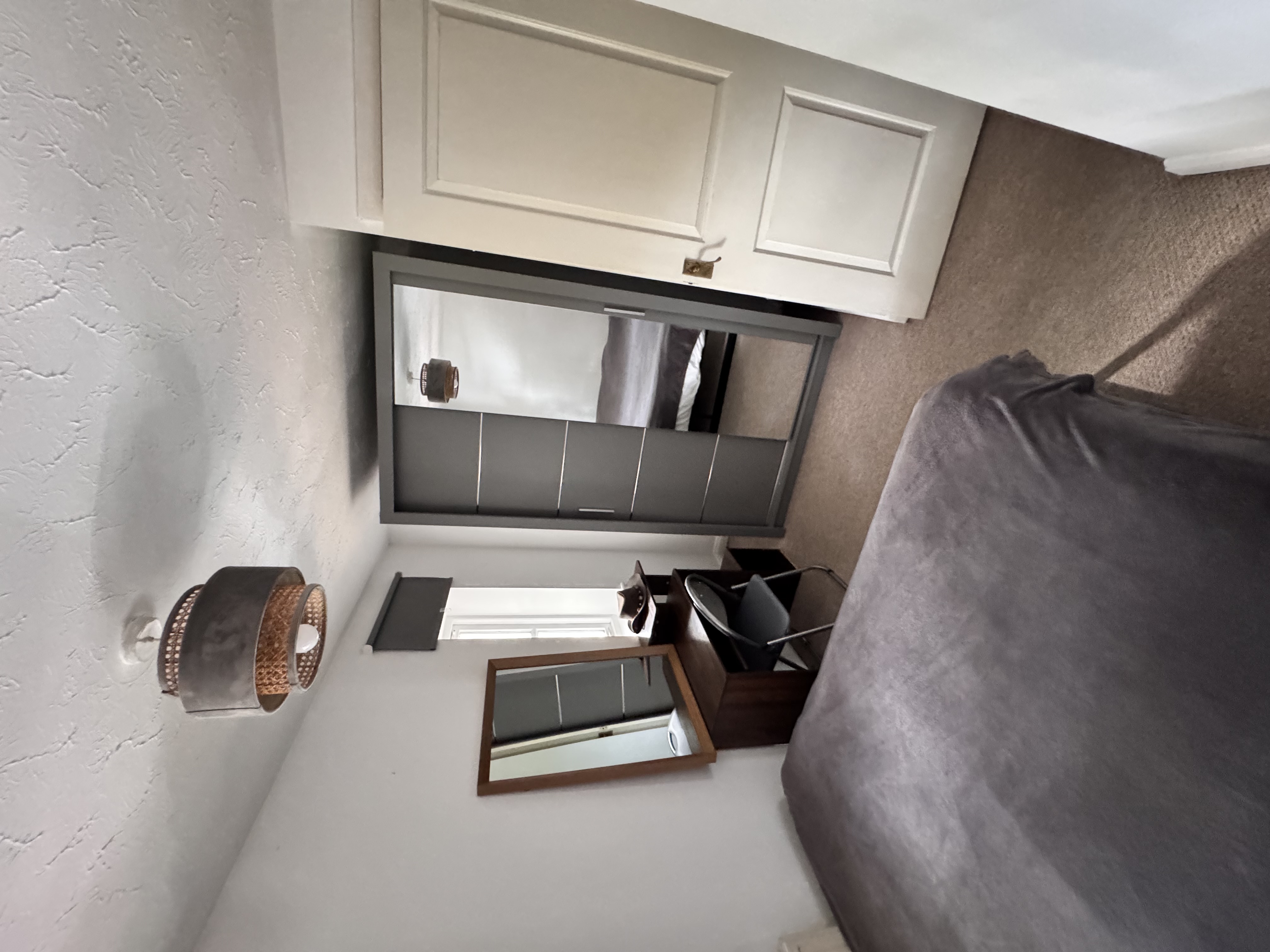 Lovely double room to let in Custom House close to Elizabeth