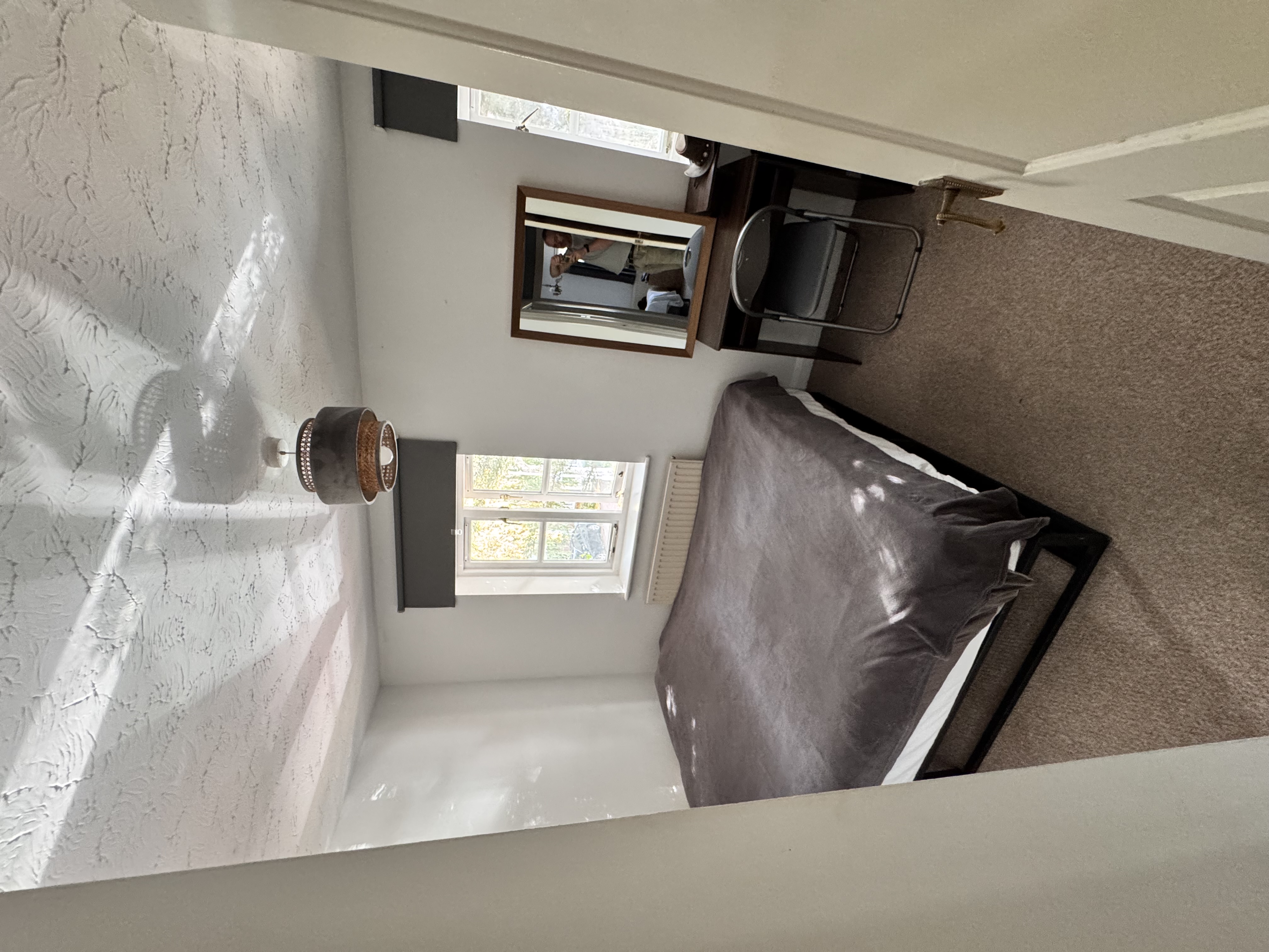 Lovely double room to let in Custom House close to Elizabeth