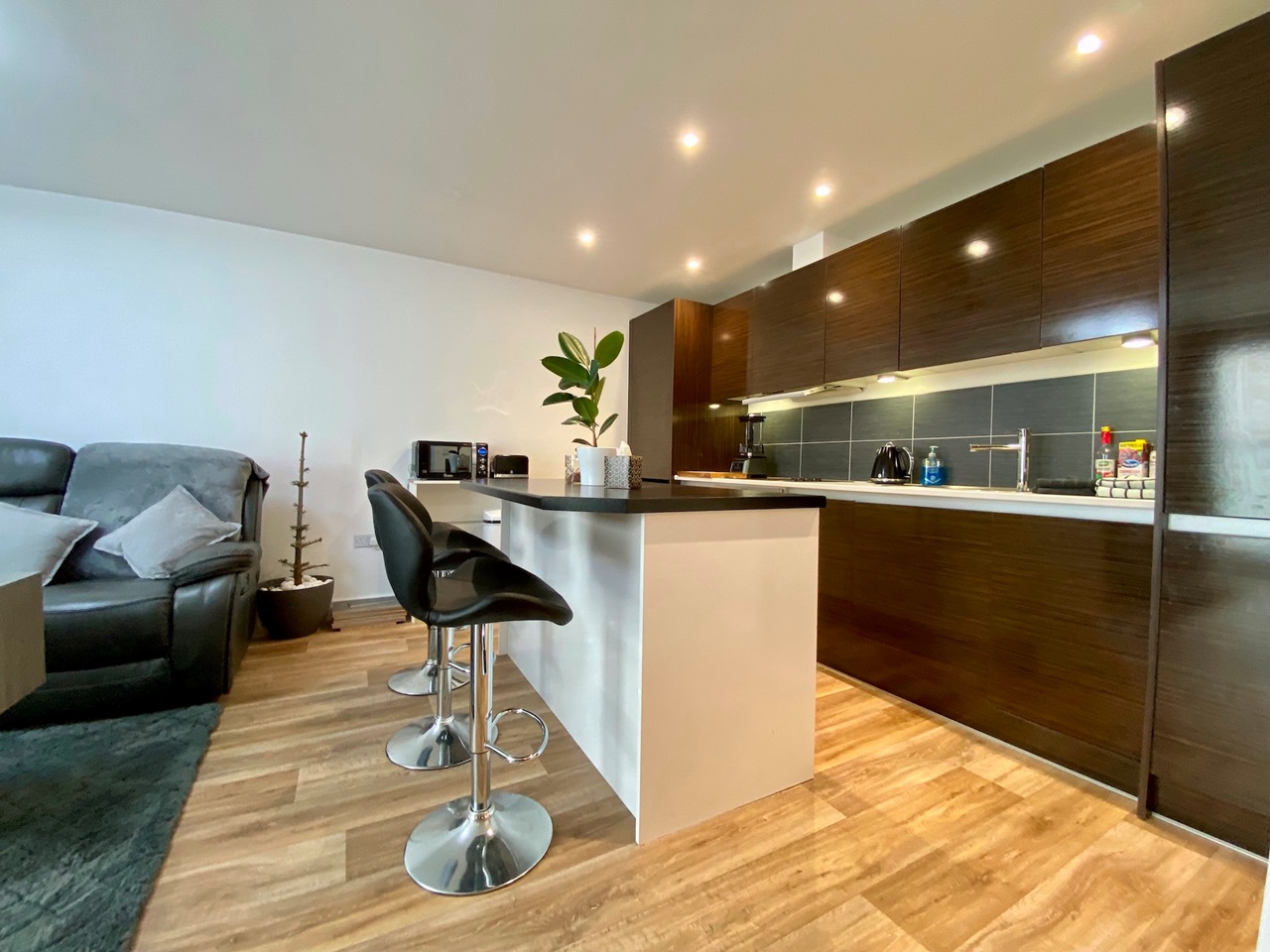 AWESOME ONE BEDROOM FLAT