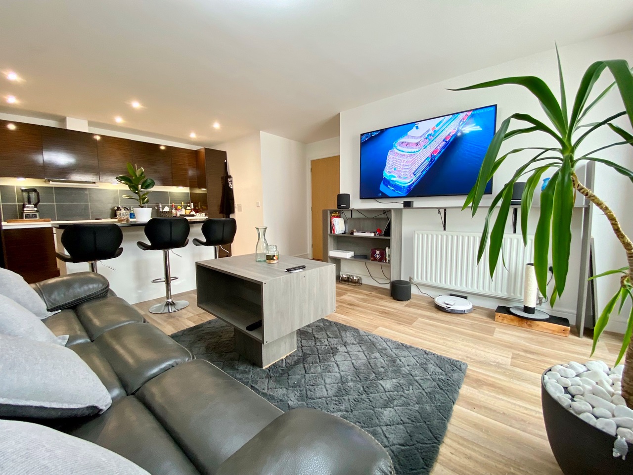 AWESOME ONE BEDROOM FLAT